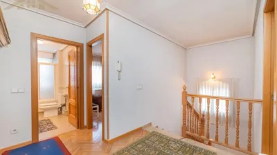 Semi-detached house in the town centre photo 12