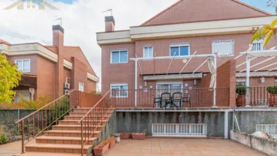 Semi-detached house in the town centre photo 2
