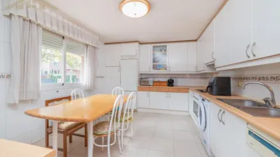 Semi-detached house in the town centre photo 3