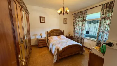 Chalet en venta en Calle Laboreña - Más