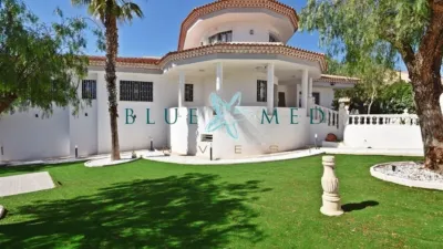 Chalet on Calle de Cala Cerrada-Playasol 7 photo 4