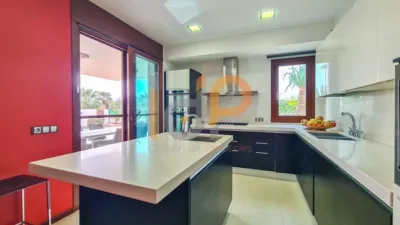 Chalet for sale in the Atalaya area of Huércal-Overa. Property built on a 560 m² plot with a constructed living area of 530 m². The house comprises 4 bedrooms (master bedroom with walk-in closet), 5 bathrooms (1 on the ground floor, 1 on the upper floor in each bedroom, 1 on the ground floor and 1 in the basement), 1 guest toilet in the exterior area, spacious separate lounge, fully furnished and equipped independent kitchen, large pantry, extensive laundry area, several terraces, and a basement with independent access and motorized doors capable of accommodating multiple cars. The property features high photo 16
