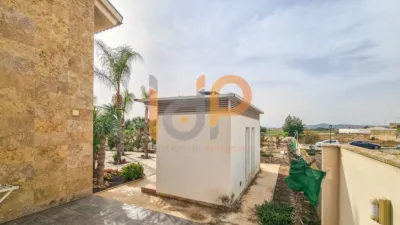 Chalet for sale in the Atalaya area of Huércal-Overa. Property built on a 560 m² plot with a constructed living area of 530 m². The house comprises 4 bedrooms (master bedroom with walk-in closet), 5 bathrooms (1 on the ground floor, 1 on the upper floor in each bedroom, 1 on the ground floor and 1 in the basement), 1 guest toilet in the exterior area, spacious separate lounge, fully furnished and equipped independent kitchen, large pantry, extensive laundry area, several terraces, and a basement with independent access and motorized doors capable of accommodating multiple cars. The property features high photo 19