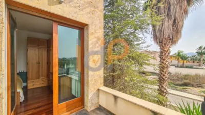 Chalet for sale in the Atalaya area of Huércal-Overa. Property built on a 560 m² plot with a constructed living area of 530 m². The house comprises 4 bedrooms (master bedroom with walk-in closet), 5 bathrooms (1 on the ground floor, 1 on the upper floor in each bedroom, 1 on the ground floor and 1 in the basement), 1 guest toilet in the exterior area, spacious separate lounge, fully furnished and equipped independent kitchen, large pantry, extensive laundry area, several terraces, and a basement with independent access and motorized doors capable of accommodating multiple cars. The property features high photo 43