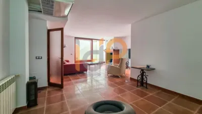 Chalet for sale in the Atalaya area of Huércal-Overa. Property built on a 560 m² plot with a constructed living area of 530 m². The house comprises 4 bedrooms (master bedroom with walk-in closet), 5 bathrooms (1 on the ground floor, 1 on the upper floor in each bedroom, 1 on the ground floor and 1 in the basement), 1 guest toilet in the exterior area, spacious separate lounge, fully furnished and equipped independent kitchen, large pantry, extensive laundry area, several terraces, and a basement with independent access and motorized doors capable of accommodating multiple cars. The property features high photo 46