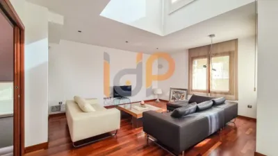 Chalet for sale in the Atalaya area of Huércal-Overa. Property built on a 560 m² plot with a constructed living area of 530 m². The house comprises 4 bedrooms (master bedroom with walk-in closet), 5 bathrooms (1 on the ground floor, 1 on the upper floor in each bedroom, 1 on the ground floor and 1 in the basement), 1 guest toilet in the exterior area, spacious separate lounge, fully furnished and equipped independent kitchen, large pantry, extensive laundry area, several terraces, and a basement with independent access and motorized doors capable of accommodating multiple cars. The property features high photo 9