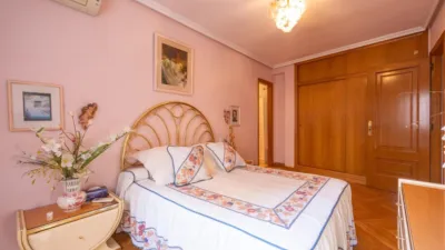 Apartment on Calle de San Vicente photo 27