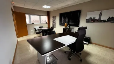 Oficina en alquiler en Vía de La Cierva - Vista 2