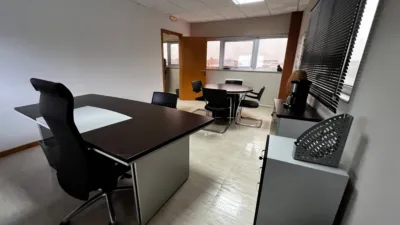 Oficina en alquiler en Vía de La Cierva - Más