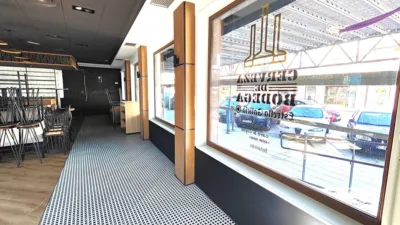 Local comercial en venta en Avenida de la Mahía, cerca de Plaza del Ayuntamiento - Vista 3