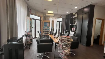 Local comercial en alquiler en Calle Montouto - Más