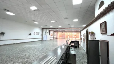 Nave industrial en venta en Alameda del Tren, Lora del Río de 215.000 €