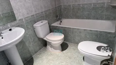 Casa adosada en venta en Calle Alagón, Pinseque de 199.000 €