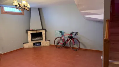Casa adosada en venta en Calle Alagón, Pinseque de 199.000 €