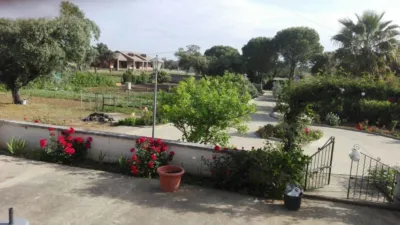 Chalet en venta en Ctra de Sevilla - Ronda Sur, Los Montitos-Carretera de Sevilla (Badajoz Capital) de 220.000 €