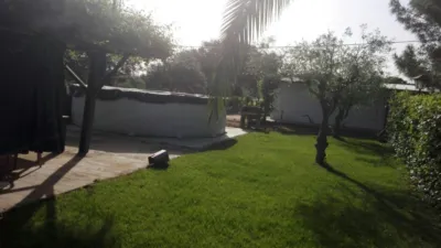 Chalet en venta en Ctra de Sevilla - Ronda Sur, Los Montitos-Carretera de Sevilla (Badajoz Capital) de 220.000 €