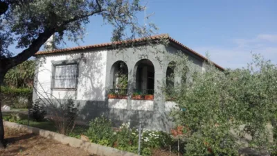 Chalet en venta en Ctra de Sevilla - Ronda Sur, Los Montitos-Carretera de Sevilla (Badajoz Capital) de 220.000 €