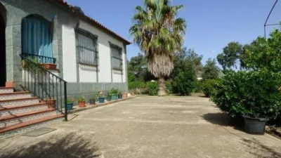 Chalet en venta en Ctra de Sevilla - Ronda Sur, Los Montitos-Carretera de Sevilla (Badajoz Capital) de 220.000 €