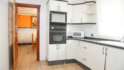 Chalet en alquiler en Chiva, Chiva de 3.500 €<span>/mes</span>