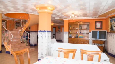 Chalet en alquiler en Chiva, Chiva de 3.500 €<span>/mes</span>