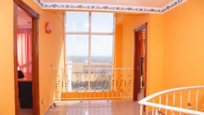 Chalet en alquiler en Chiva, Chiva de 3.500 €<span>/mes</span>
