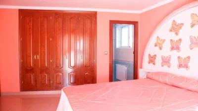 Chalet en alquiler en Chiva, Chiva de 3.500 €<span>/mes</span>