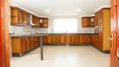Chalet en alquiler en Chiva, Chiva de 3.500 €<span>/mes</span>