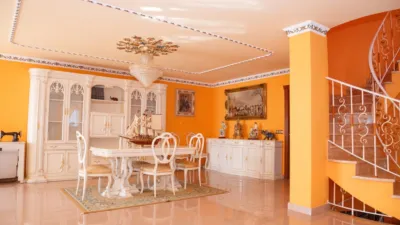 Chalet en alquiler en Chiva, Chiva de 3.500 €<span>/mes</span>