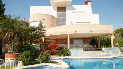 Chalet en alquiler en Chiva, Chiva de 3.500 €<span>/mes</span>