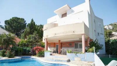Chalet en alquiler en Chiva, Chiva de 3.500 €<span>/mes</span>