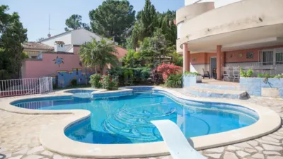 Chalet en alquiler en Chiva, Chiva de 3.500 €<span>/mes</span>