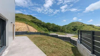 Casa adosada en alquiler en Zierbena, Zierbena de 4.000 €<span>/mes</span>