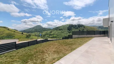 Casa adosada en alquiler en Zierbena, Zierbena de 4.000 €<span>/mes</span>