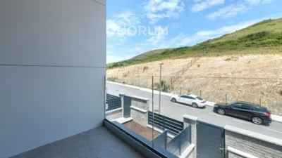 Casa adosada en alquiler en Zierbena, Zierbena de 4.000 €<span>/mes</span>