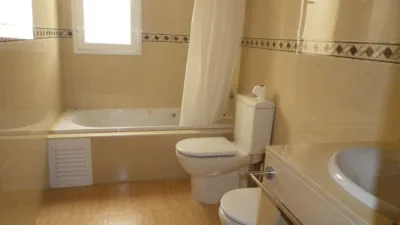 Piso en alquiler en Calle Don Emilio Durán Durán, 4, Pajaritos-Plaza de Toros (Distrito Beiro. Granada Capital) de 850 €<span>/mes</span>