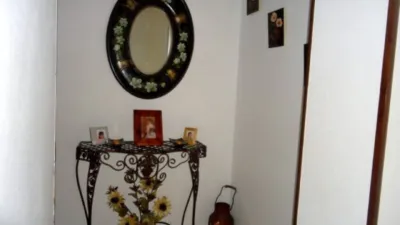 House in the Centre photo 2