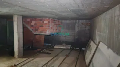 Local comercial en venta en Avenida de Rosalía de Castro, 112, cerca de Rúa da Rapa da Folla - Més