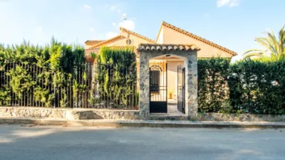 Chalet on Madre Esperanza Street, No. 81 photo 4