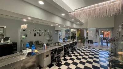 Local comercial en venta en Calle de Ramón y Cajal - Vista 2