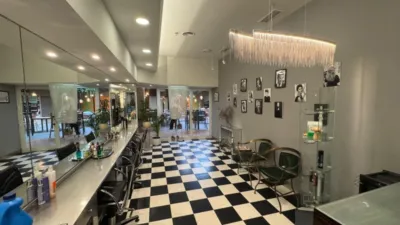 Local comercial en venta en Calle de Ramón y Cajal - Vista 3