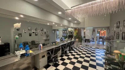 Local comercial en venta en Calle de Ramón y Cajal - Vista 4