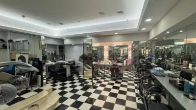 Local comercial en venta en Calle de Ramón y Cajal - Vista 5