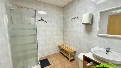 Local comercial en venta en Calle del Alcalde Domingo Sierra - Más