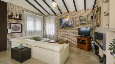 Chalet en venta en Calle Cúllar Vega, La Zubia de 606.000 €