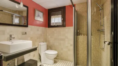 Chalet en venta en Calle Cúllar Vega, La Zubia de 606.000 €
