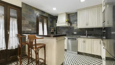 Chalet en venta en Calle Cúllar Vega, La Zubia de 606.000 €