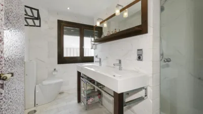 Chalet en venta en Calle Cúllar Vega, La Zubia de 606.000 €