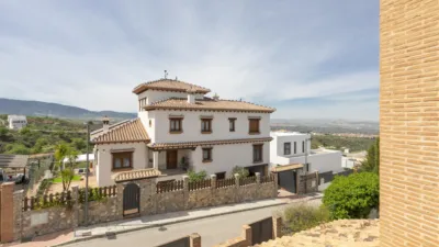 Chalet en venta en Calle Cúllar Vega, La Zubia de 606.000 €
