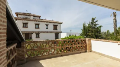 Chalet en venta en Calle Cúllar Vega, La Zubia de 606.000 €