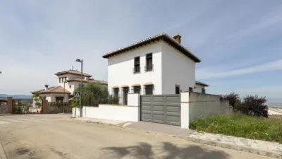 Chalet en venta en Calle Cúllar Vega, La Zubia de 606.000 €
